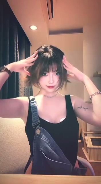 抖音抽象创始人李老八旗下签约女主播39被曝线下私拍大尺度视频